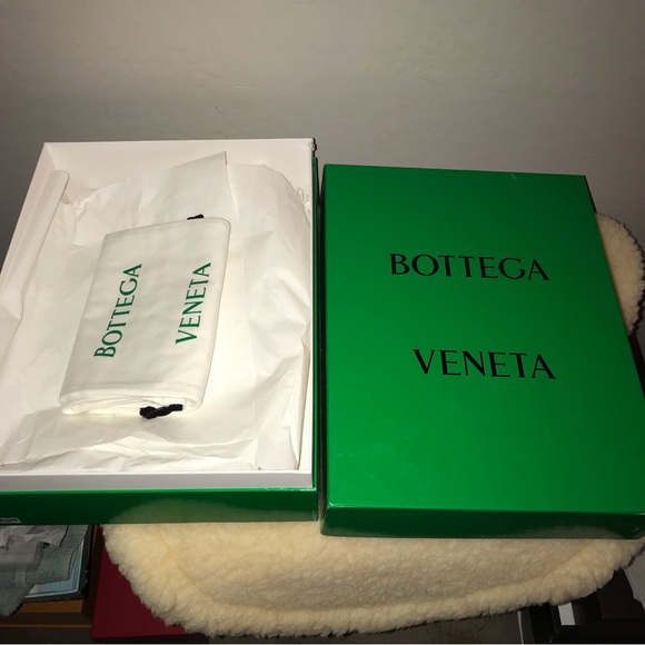 X-Large Bottega Veneta Boot Box (Empty) - Picture 2 of 13